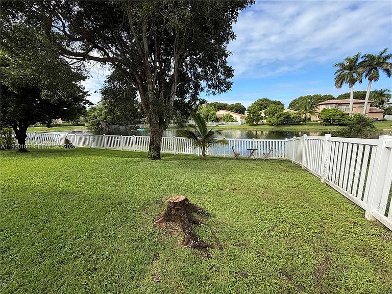 2330 SW 132nd Way — Photo 15