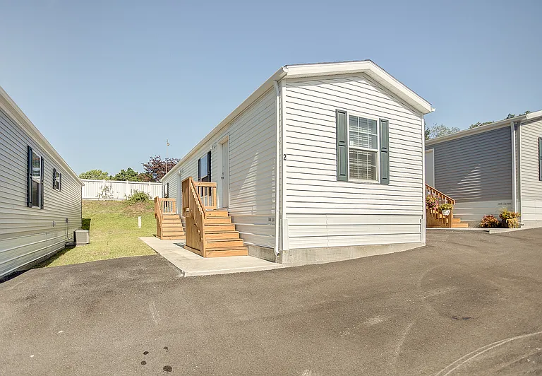 4 Coachlight Trailer Park — Photo 1