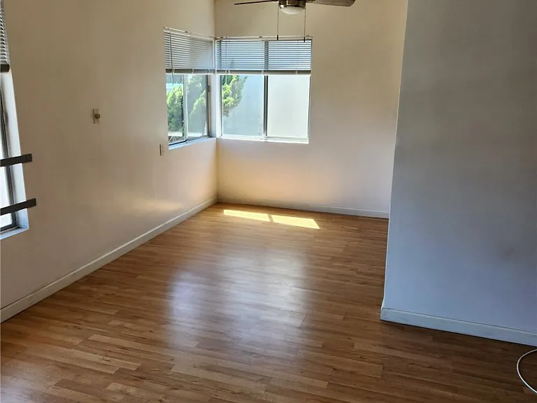 1525 E 2nd St #6 — Photo 10