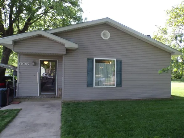 606 N Buckeye St, Iola, KS 66749