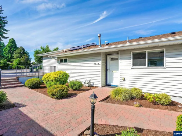 2858 Oakcrest Dr NW, Salem, OR 97304