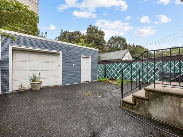 519 East 85th Street image 11 of 12