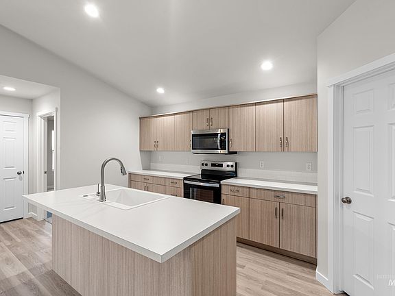 5th image of 7070 E Shields Dr