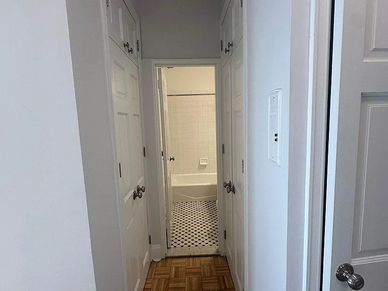 442 W 57th St #1A — Photo 7
