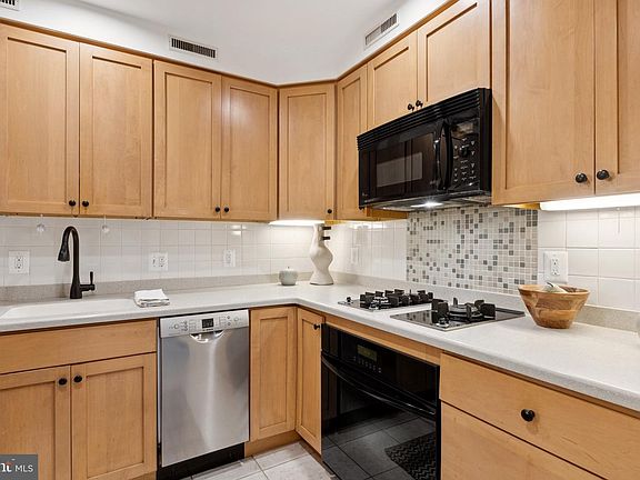 5th image of 1880 Columbia Rd NW APT 204