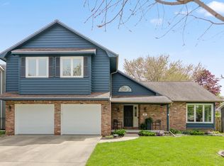 15 Chiswick Cir, Bloomington, IL 61704
