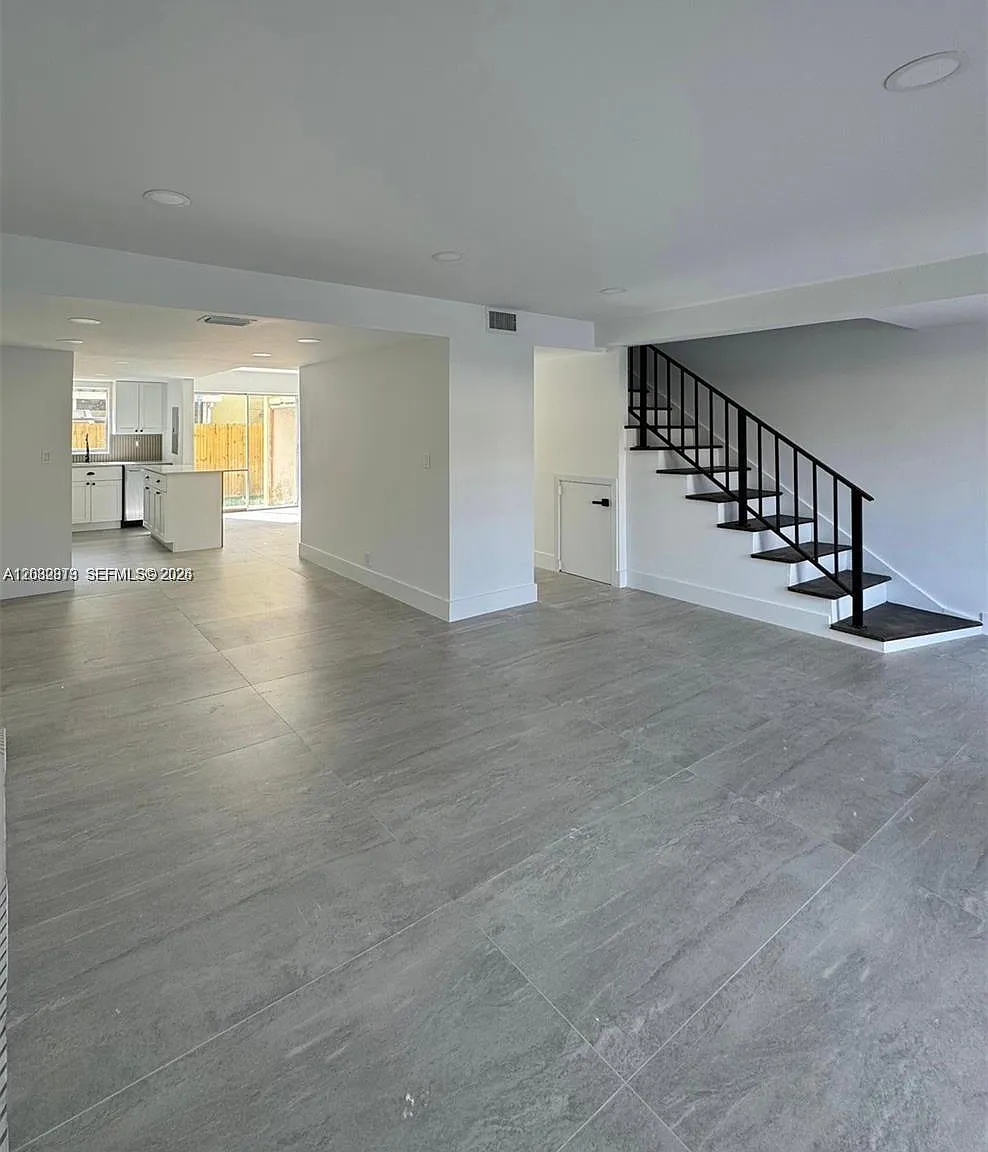3 bed, 2.5 bath, 1400 sqft, $2,900 — Photo 3