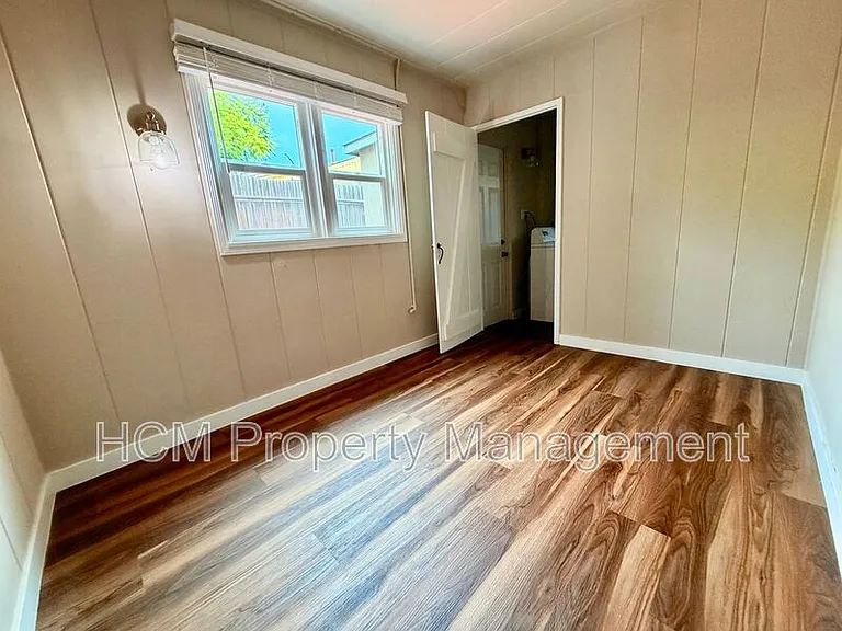 590 Oak St — Photo 12