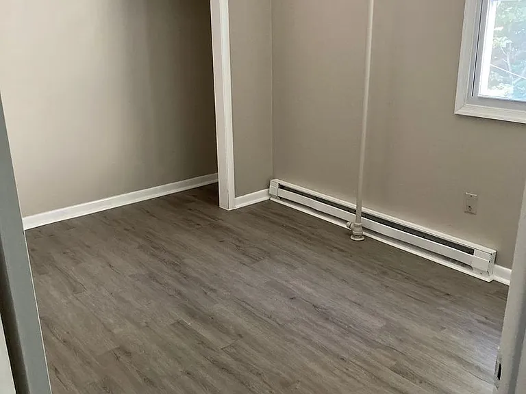 1032 Crown Ave — Photo 5