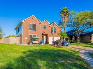 103 Mammoth Springs Ln, Dickinson, TX 77539