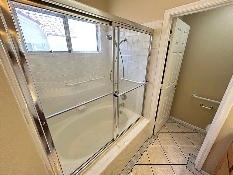 4552 Bradpoint Dr — Photo 22