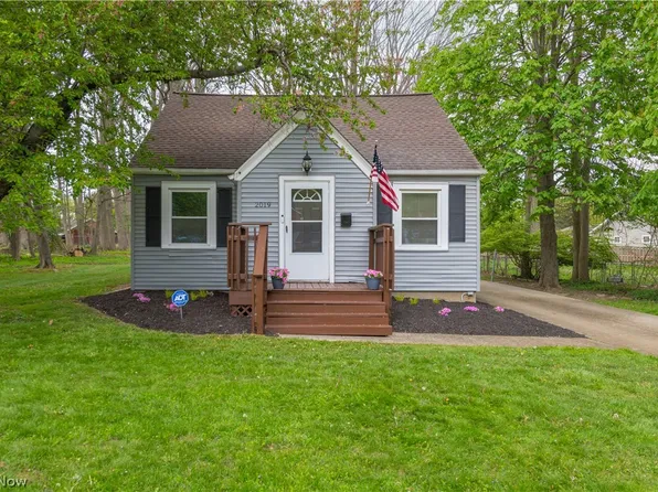 2019 Beverly Hills Dr, Richmond Heights, OH 44143