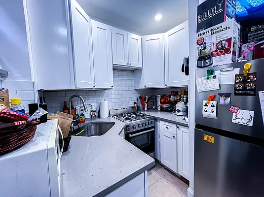 Rented by Gravity Real Estate Advisors | media 34