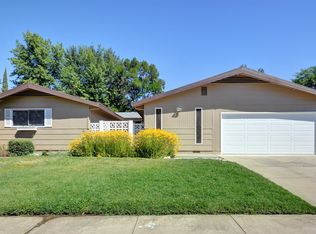 2555 Cedar Links Dr, Medford, OR