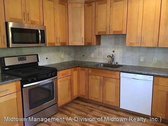 3rd image of 3272 Morris Dr