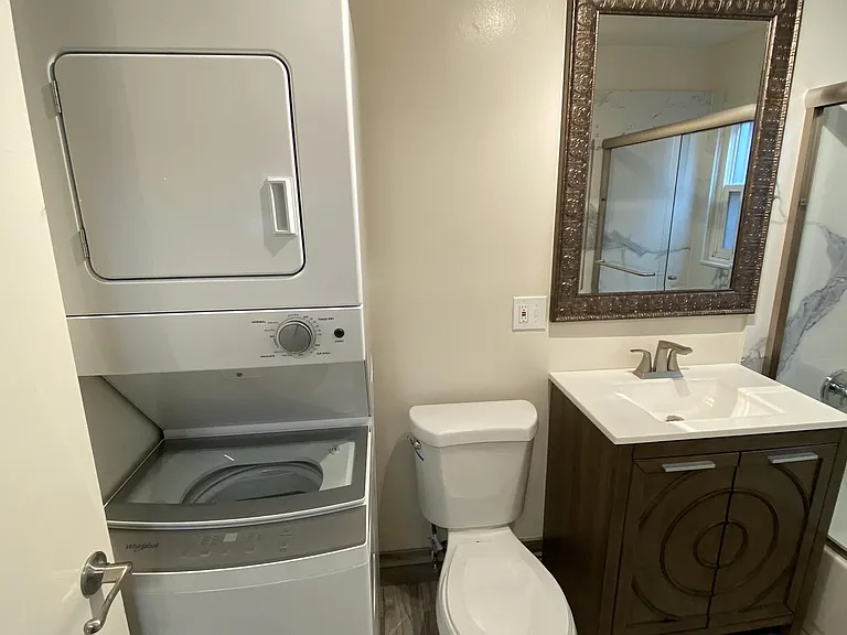 2316 E St #1 — Photo 6