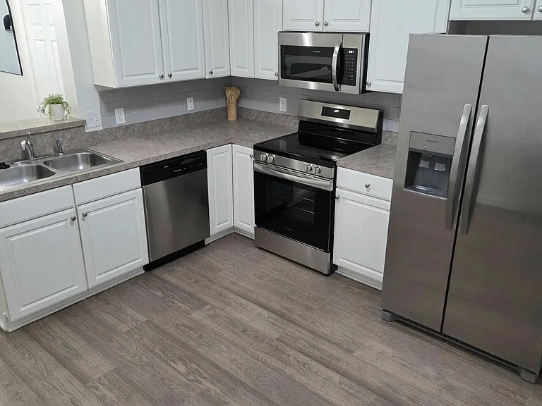 415 Southern Branch Ln — Photo 2