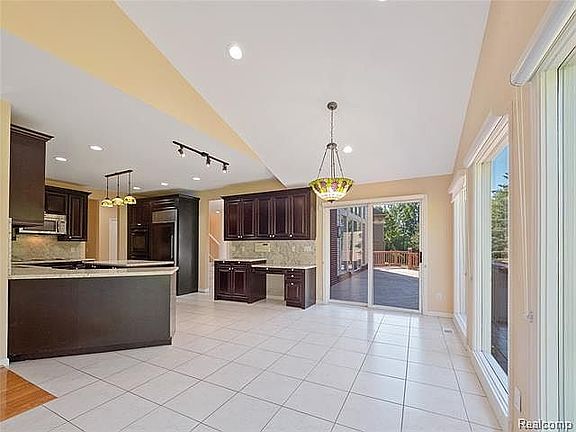 5th image of 6302 Branford Dr