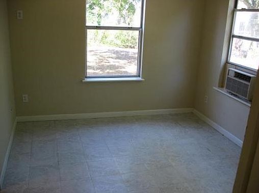 4th image of 501 Zennia St #B