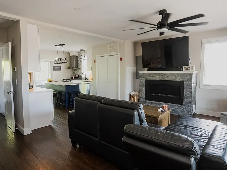 34 Waterwitch Ave — Photo 4