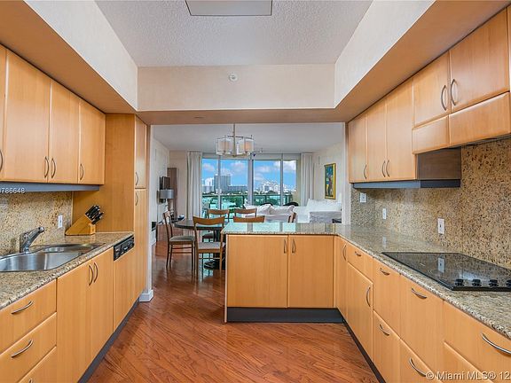 4th image of 1455 Ocean Dr APT 1111