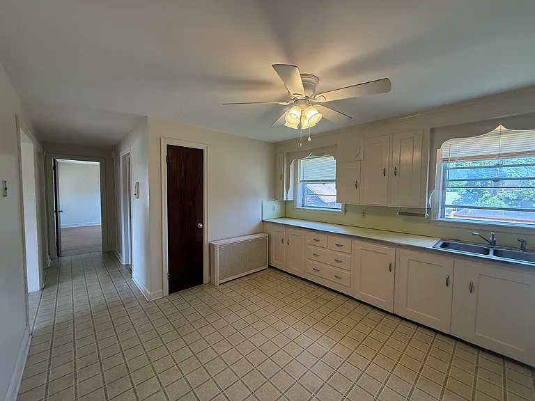 579 Center St #B5 — Photo 6
