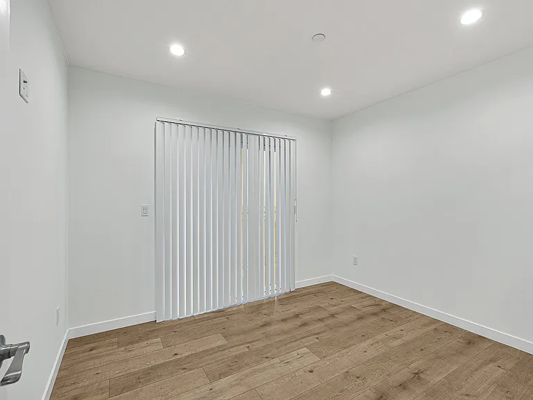 569 E Cypress Ave — Photo 8
