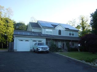 1205 Portion Rd, Farmingville, NY 11738