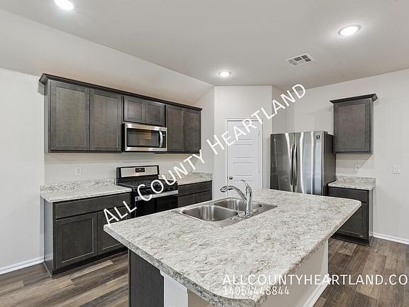 3rd image of 3425 Molly Dr