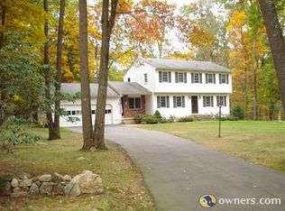 30 Hawthorn Rd, Guilford, CT 06437