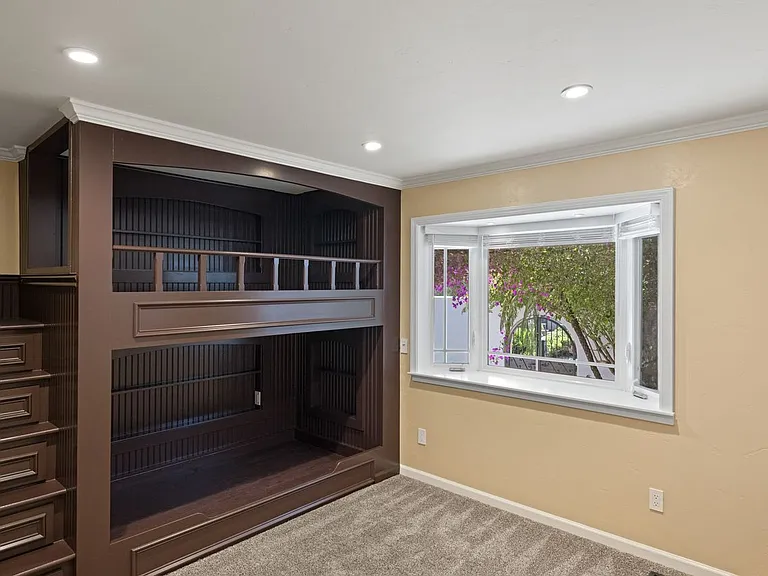 8 Shepherds Pl — Photo 41