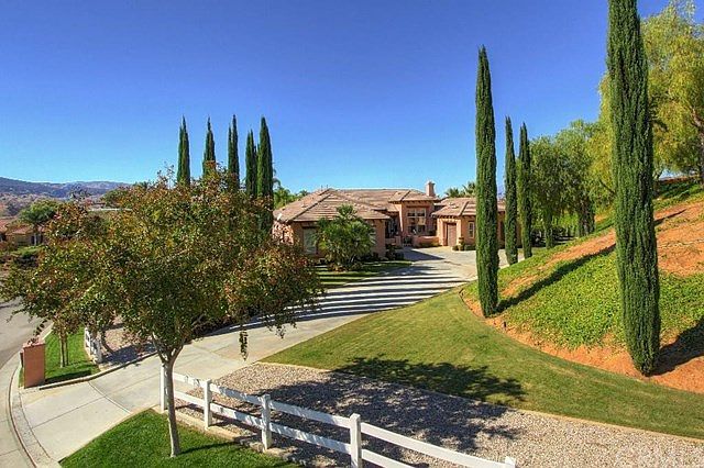 1st image of 901 Sunset Hills Ln