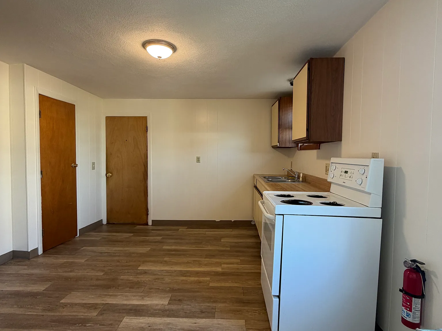 Studio, 300 sqft, $1,300 — Photo 3