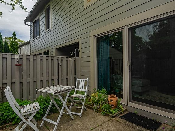 3rd image of 774 Watersedge Dr