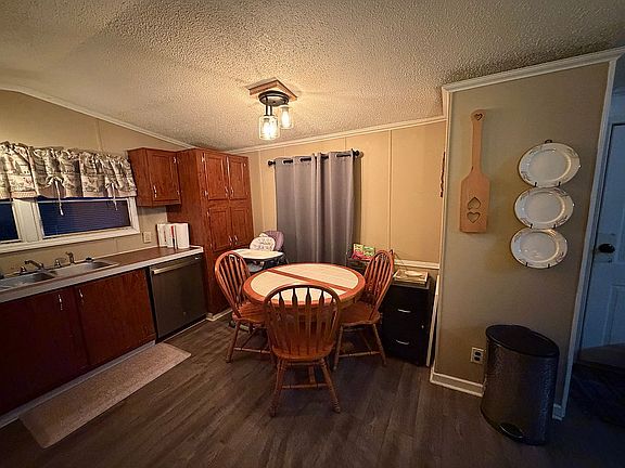 5th image of 8421 Yellowstone Dr