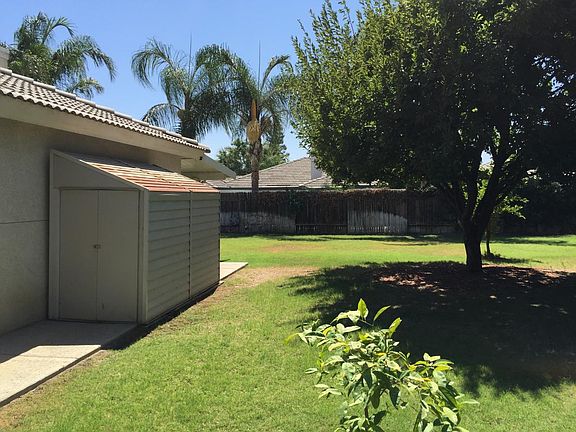 Big shed in sideyard for extra storage