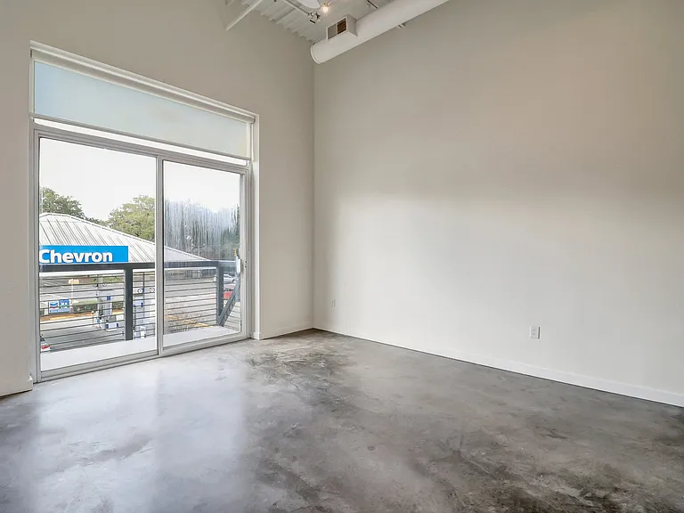 2514 Abercorn St #205 — Photo 27