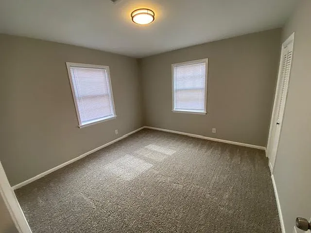 2521 W Cameron St — Photo 15