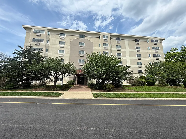 310 Lookout Ave #106 — Photo 16