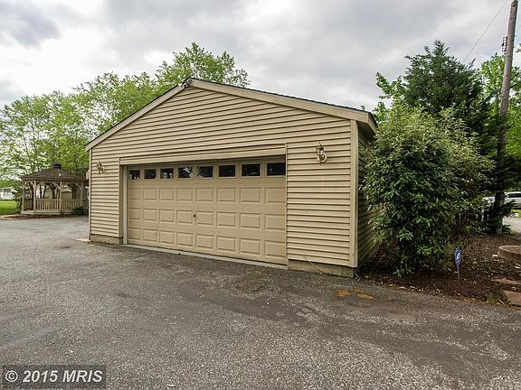 Detached Garage