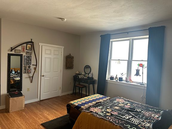 4th image of 136 E Genesee St APT 401