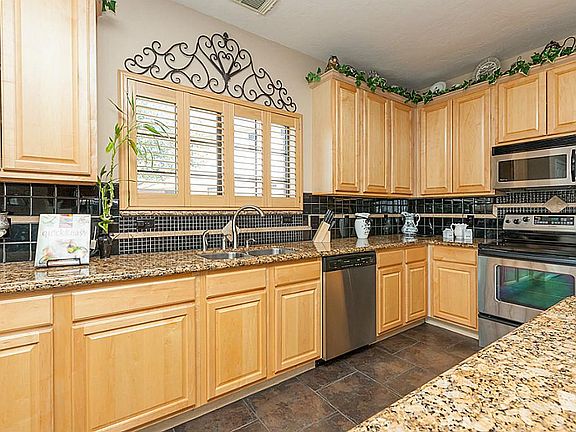 GOURMET KITCHEN WITH GRANITE TOPS, 42" CAB, S/S APPLIANCES, TILED BACKSPLASH ~
