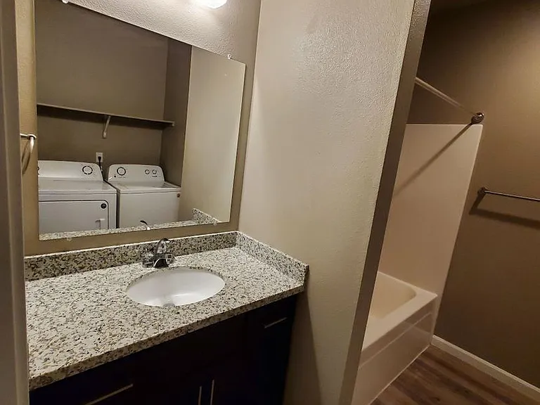Hawthorne Place Apartments — Photo 10