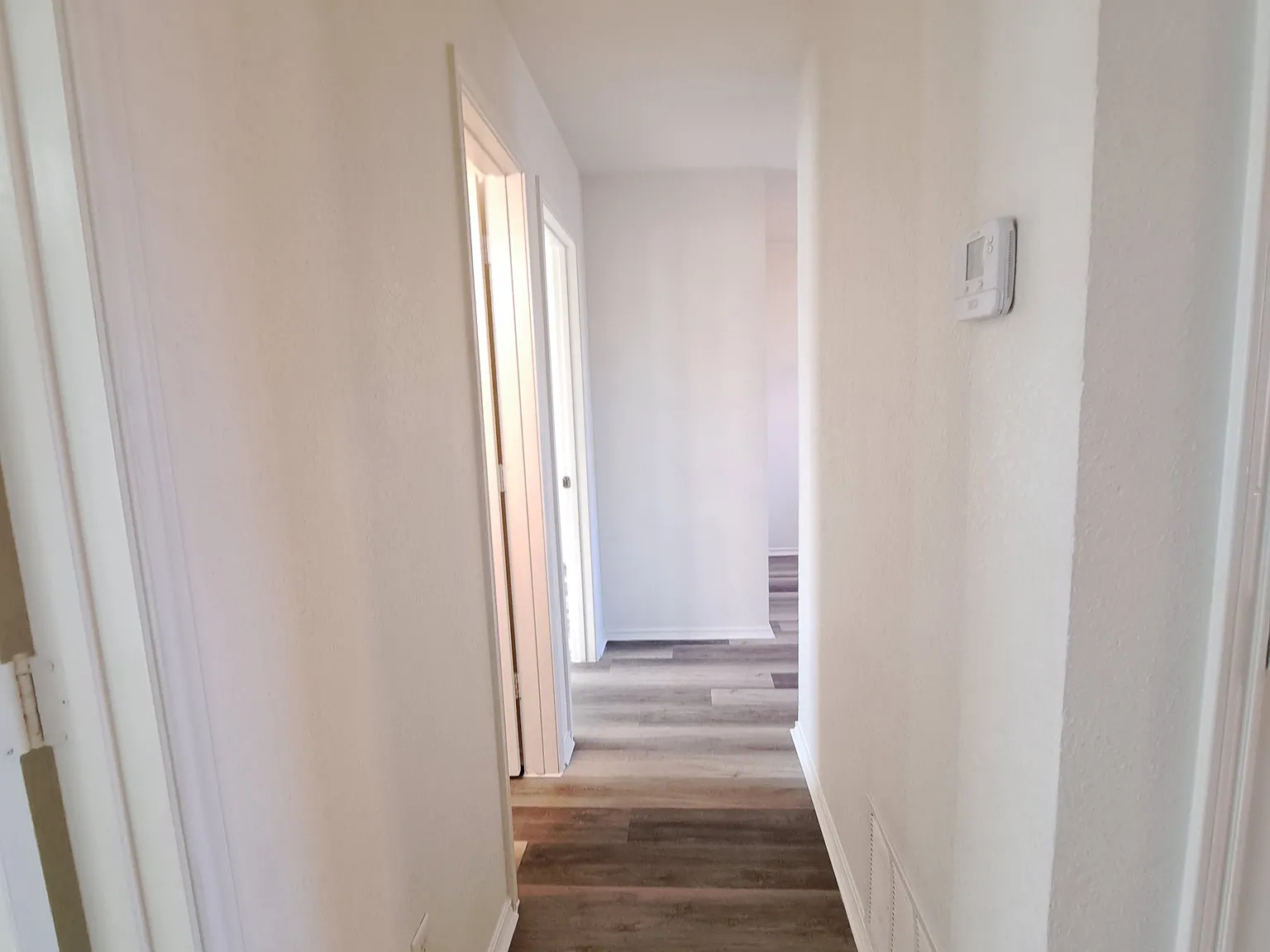 2 bed, 750 sqft, $799 — Photo 2