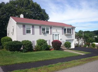 3 Blueview Cir, West Roxbury, MA 02132