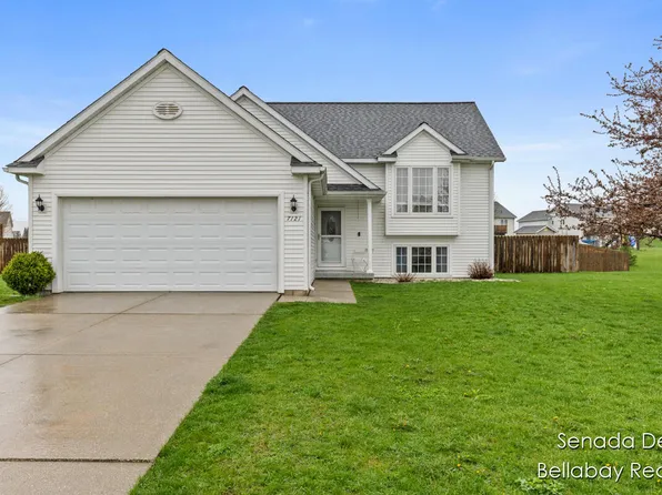 7121 Shady Knoll Dr SE, Caledonia, MI 49316
