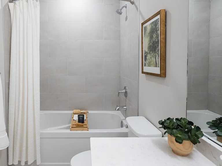 4286 King St E — Photo 73