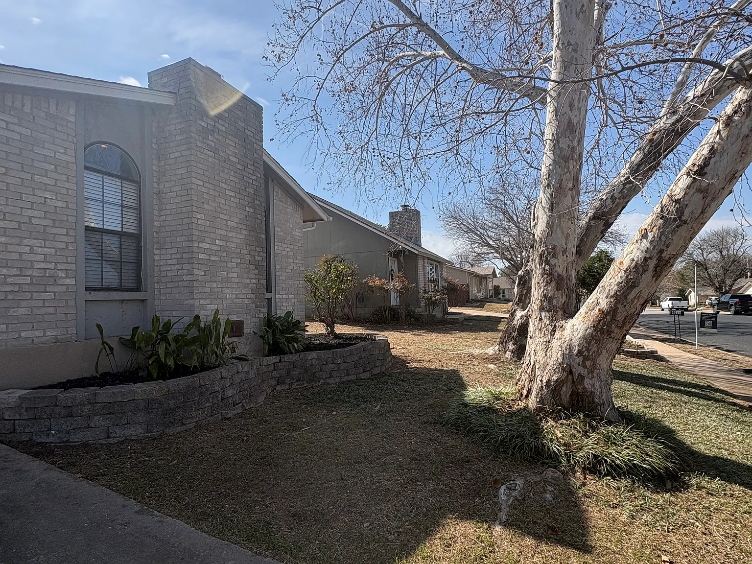 3 bed, 988 sqft, $1,950 — Photo 2