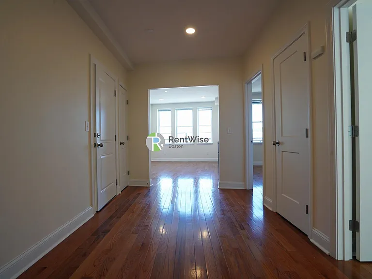 123 Sutherland Rd #P — Photo 9