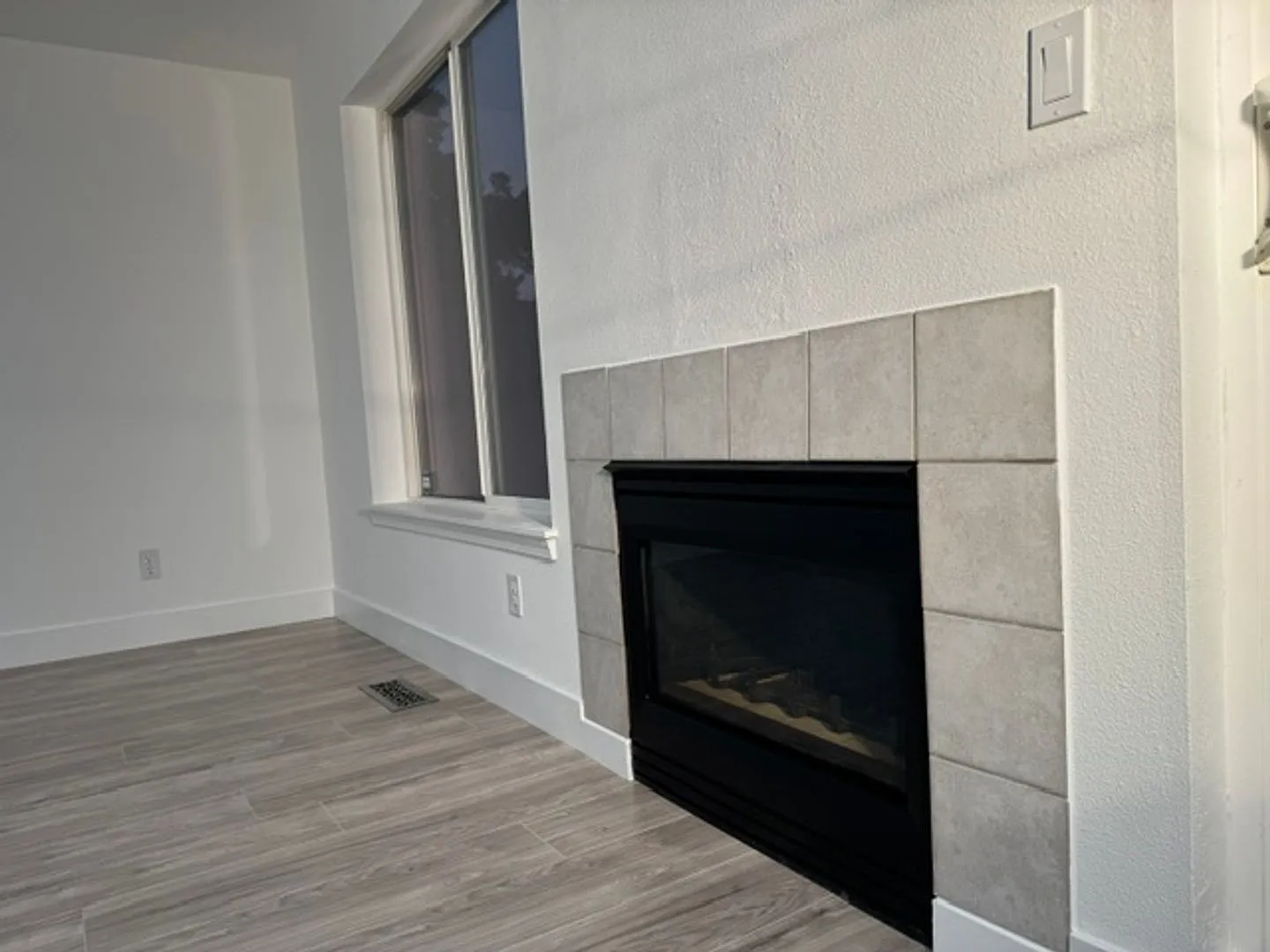 Spacious 3-Bedroom Beaverton Home with Attached Garage & Fireplace! — Photo 3